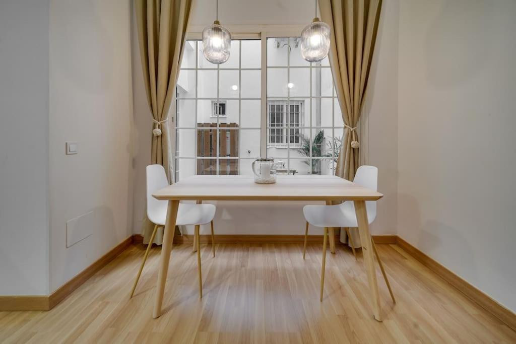 Encantador Apartamento Con Patio マラガ エクステリア 写真