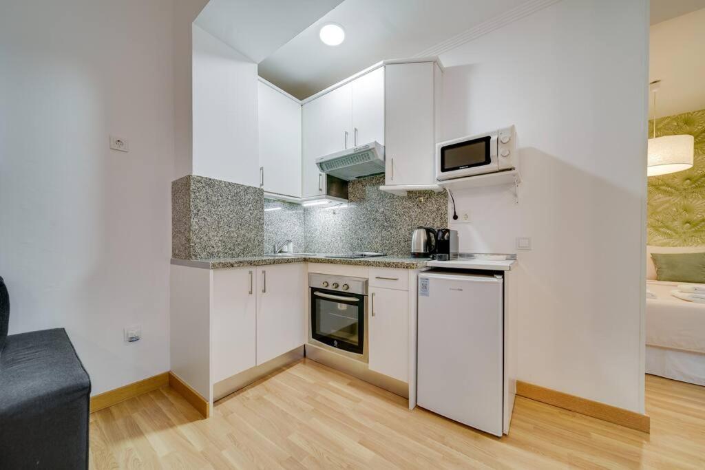 Encantador Apartamento Con Patio マラガ エクステリア 写真