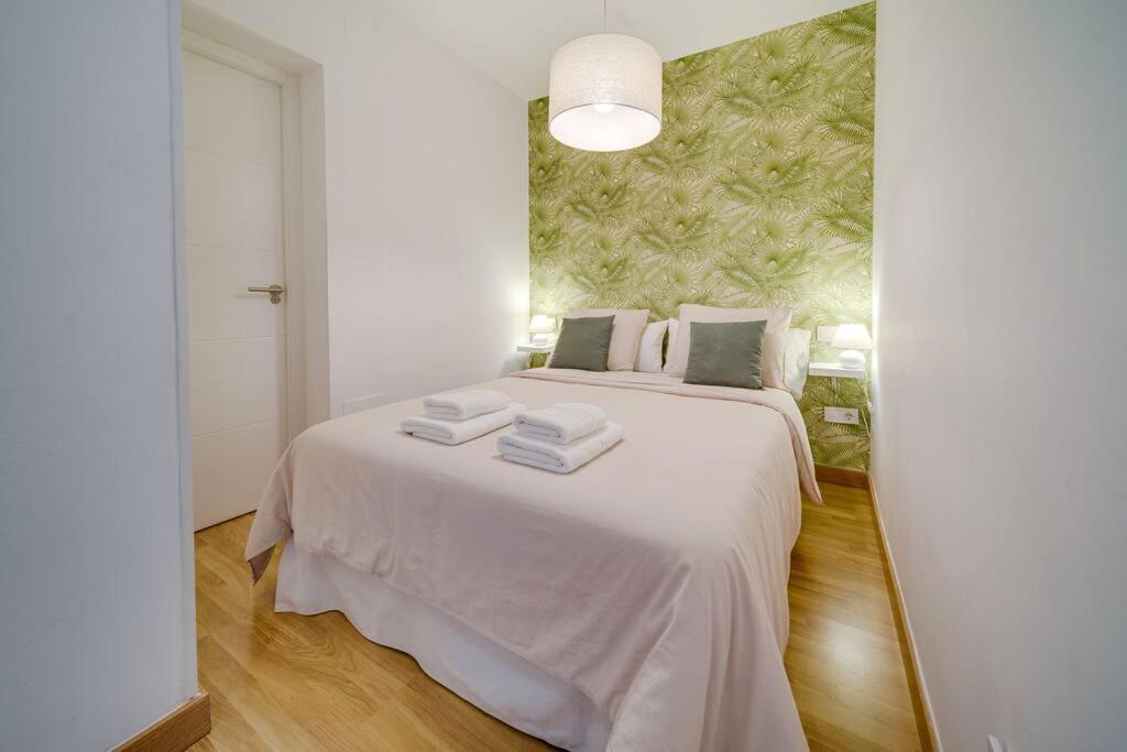 Encantador Apartamento Con Patio マラガ エクステリア 写真