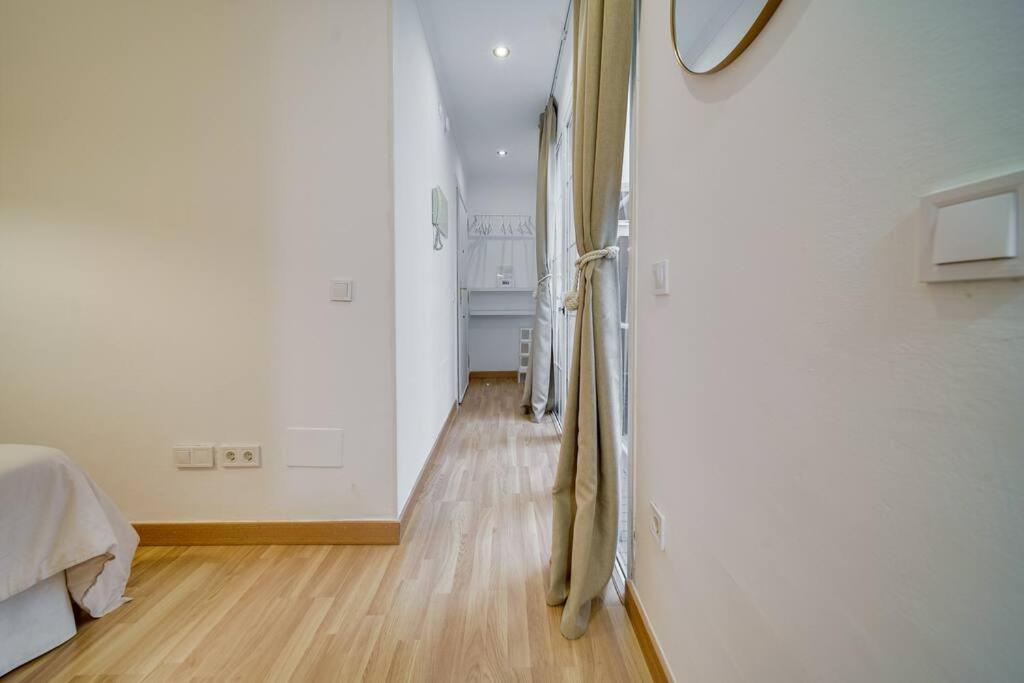 Encantador Apartamento Con Patio マラガ エクステリア 写真