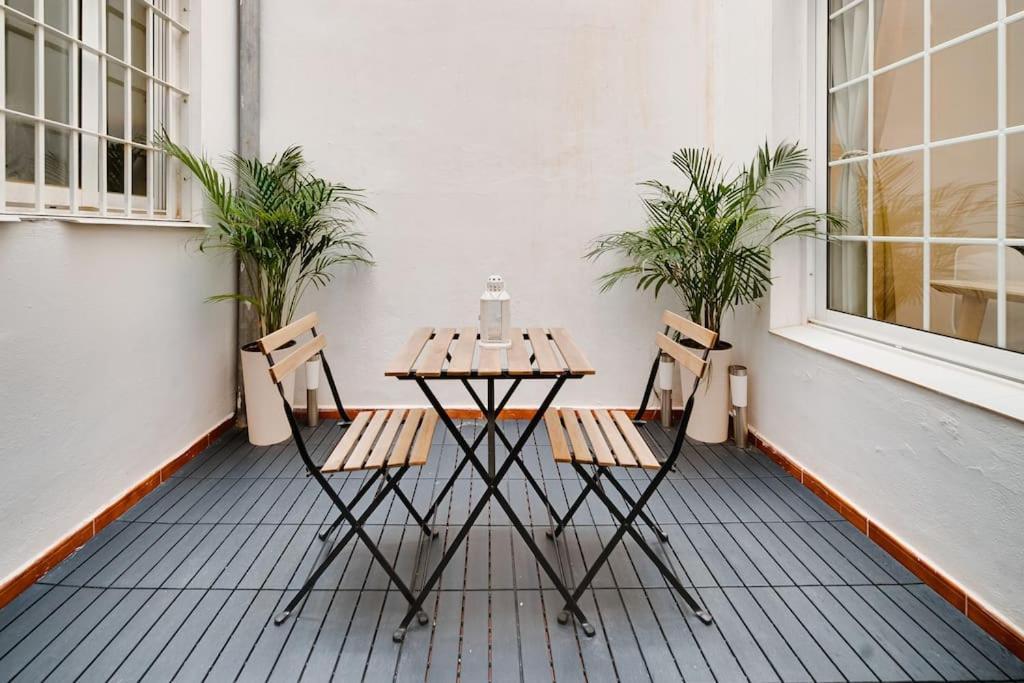 Encantador Apartamento Con Patio マラガ エクステリア 写真